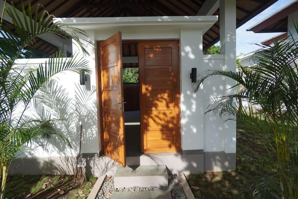 Villa Vespa Lovina Exterior photo