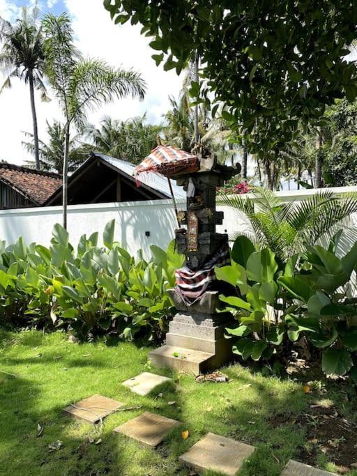 Villa Vespa Lovina Exterior photo